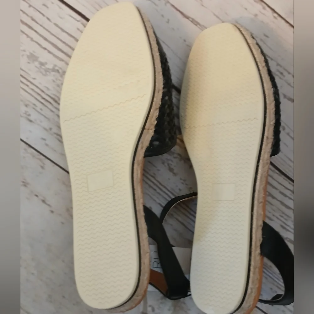 Time and Tru women's vinyl espadrille black size 7 1/2, Missing Strap
